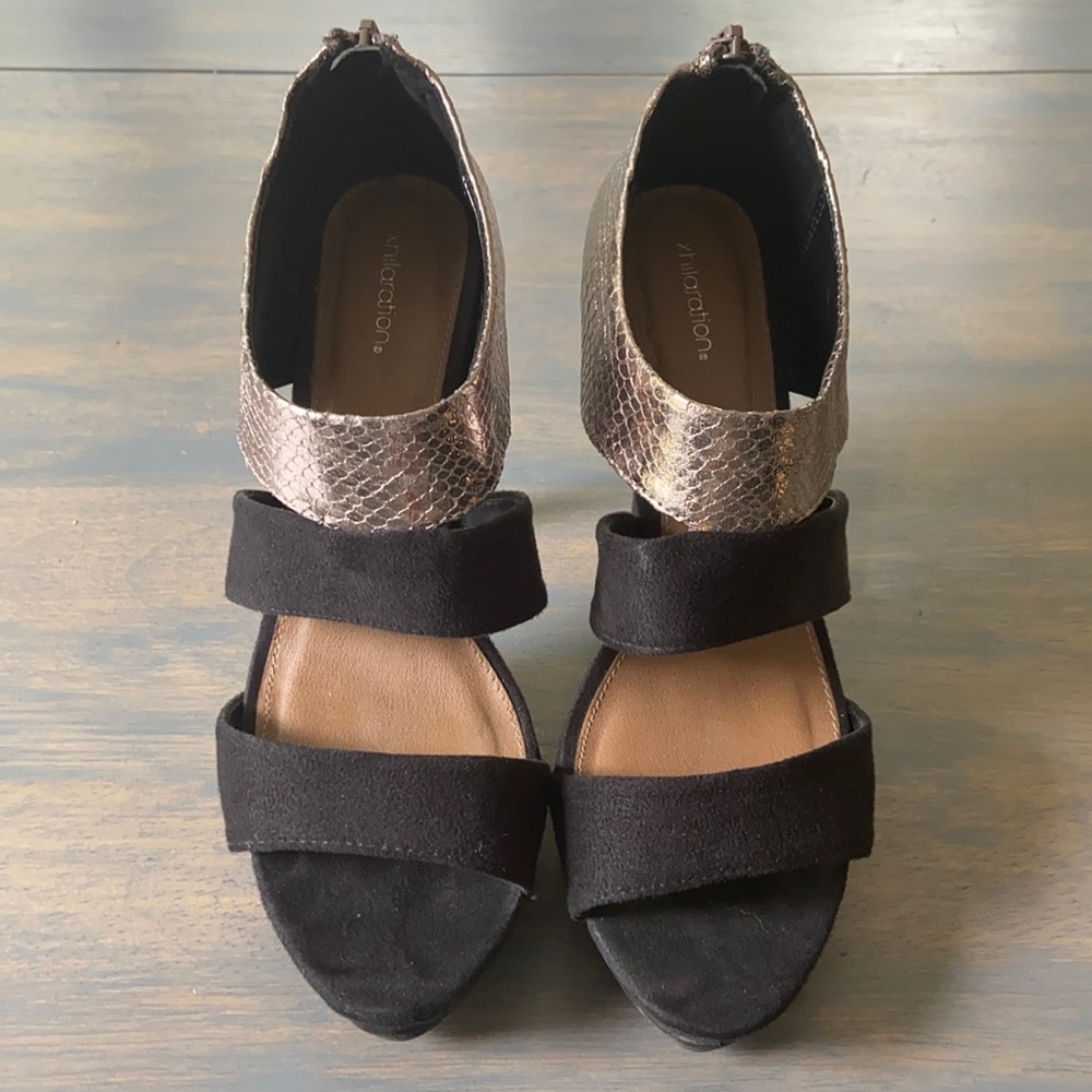 Faux-suede heels with snakeskin gold detail